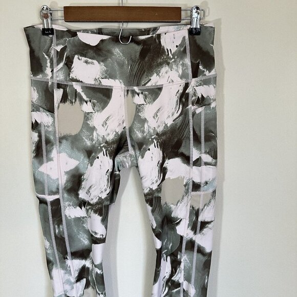 Athleta Women's Ultimate Stash II Capri Painted Energy Olive Size Large L - Picture 4 of 8